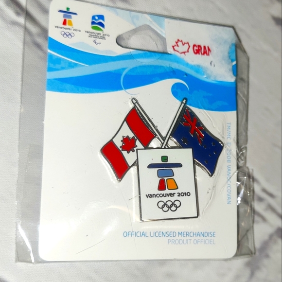 Dual Canada Australia Pin from the 2010 Vancouver Olympics brand new - Picture 1 of 2